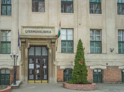 Milyen ország az, ahol a szegedi gyermeksebészeti klinika nyílt levélben könyörög mosogatógépért, mert nincs rá pénz...