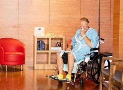 A beteg férfi azt hiszi, vizsgálatra viszik – zokogni kezd, mikor rájön a valóságra