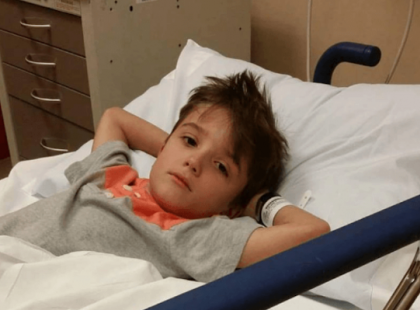 Egy csoki miatt úgy elbánt az anyja a Spárban a kis Bencével, hogy kórházba került