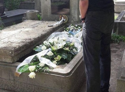 Nem árulták el Miklósnak, mikor lesz a kisfia temetése