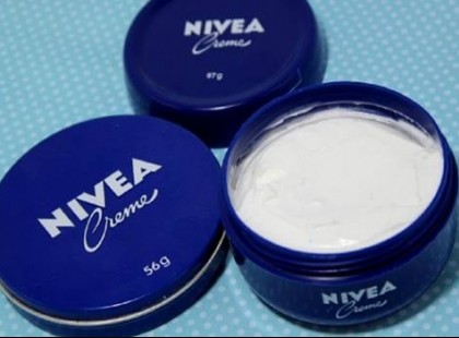 Sokan használják a kék dobozos Nivea krémet, de kevesen tudják mi mindenre jó még