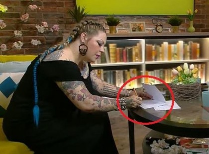 Na ez hidegrázós: Élő adásban üzent Berki Krisztián lelke, a léleklátó le is írta egy papírra