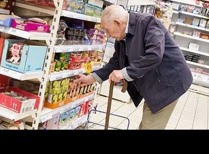 Az idős bácsi egy zacskó apróval bajlódott a pénztárnál. A kasszás reakciója cseppet sem az volt, amire számítottam: