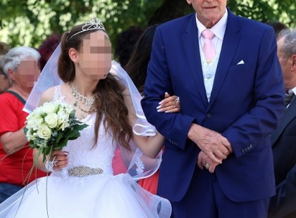 Drámai vallomás: Nyíltan vallott szerelmi életéről a nemrég házasodott 78 éves polgármester - videó