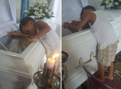 A kisfiú még utoljára át szeretné ölelni halott anyukáját… de amit mond, attól megszakad a szívünk is!