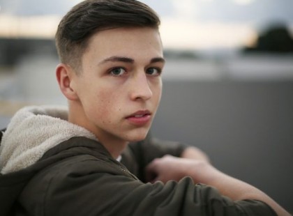 Megrendítő! 2 év börtönbüntetés után ezt tették szülei a 20 éves fiúval: