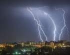 FIGYELEM!PERCEINK VANNAK HÁTRA: BRUTÁLIS FELHŐSZAKADÁS ÉRKEZIK 90 km/h SZÉLVIHARRAL! ,: 14 megyére riasztás jött – Aki itt él, zárjon be mindent, hatalmas vihar érkezik, mutatjuk mikor!