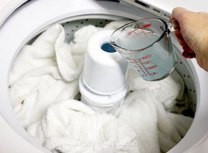 Végleg elhagytam az öblítőt, és EZT adom a mosáshoz. Azóta a ruháim lágyabbak, élénkebbek és isteni az illatuk!