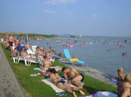 Ma Siófokra mentünk le a családdal, hogy megegyünk egy jó lángost, egy pofa sörrel.. NEM ettünk..