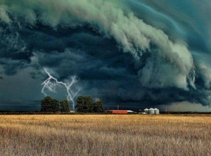Figyelem!!!! Zivatarral,70 km-es széllel és jégesővel jön az este! Néhány órán belül leszakad az ég – ezeken a területeken számíthat viharra :