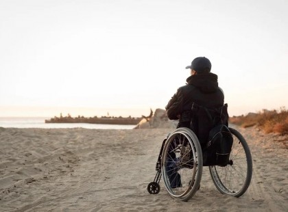 Kedves szüleim! ?? Gondoltam írok Nektek pár sort,hátha elfújja hozzatok a szél.. Igen,eszembe jutottatok. Anyu! Köszönöm hogy a világra hoztál és agyvérzéssel a kórházban hagytatok s lemondtatok rólam már születésemkor Apuval együtt! Képzeld az intézetben ......