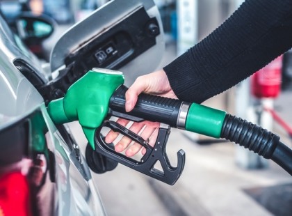 Kész, itt a vége! Betiltják a benzines és dízel autókat is Magyarországon: itt a dátum!