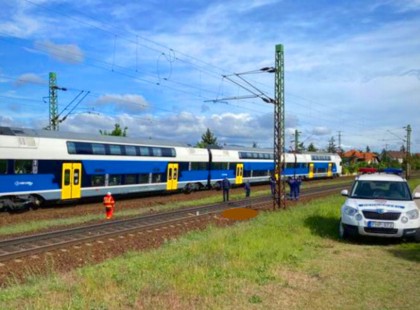 3 gyerek életéért küzdenek, akik vonatra állva szelfiztek.