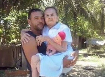 Hány dicsérő szót érdemel a férfi, kinek idős, beteg édesanyját kérése ellenére nem Időse Otthonába vitte, viszont helyette a következőt tette: