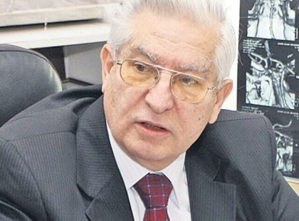 Idegsebész: “Az agy nem szereti a zsírt, a dohányt és az alkoholt, viszont szereti…”