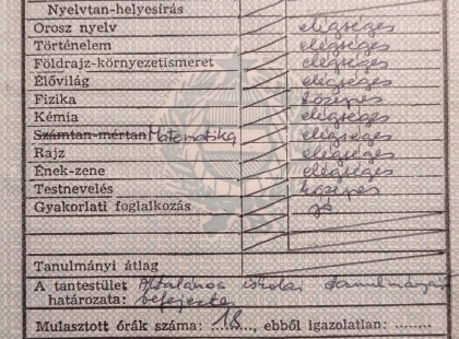 Mindenki, aki mutogatja a gyereke kitűnő bizonyítványát, most jól figyeljen..