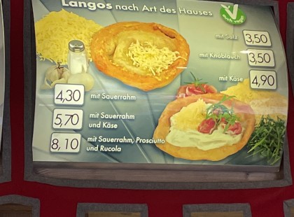 Aki panaszkodik, hogy drága a Balatonon a lángos, az most jól figyeljen. Ausztriában jártunk a hét elején..