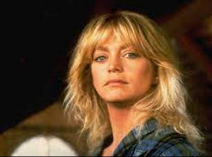 Köpni nyelni nem tudtunk – Így néz ki fürdőruhában a 76 éves színésznő, sokak nagy kedvence