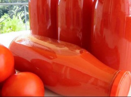 Anyósom minden évben így rak el paradicsomot télire, csak 3 hozzávaló az egész!