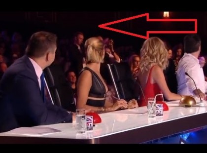 Az egész zsűri hátrafordult, mert ami ekkor jött, még soha az életben nem történt meg a tehetségkutatóban!