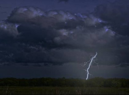 13 megyére riasztás jött – Aki itt él, zárjon be mindent, hatalmas vihar érkezik, mutatjuk mikor!