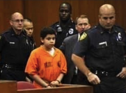 Egy 15 éves kenyér tolvajt állítottak bíróság elé Amerikában, amikor a bíró váratlanul nem a fiút büntette meg.. szívszorító igaz történet