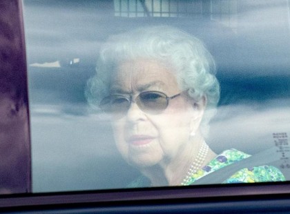 1 perce érkezett! Elmenekült Angliából Erzsébet királynő!