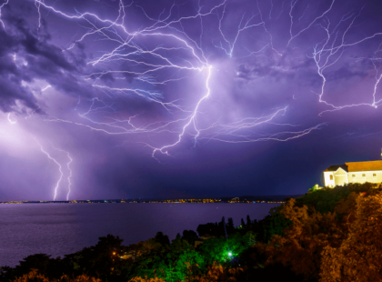 Kitört a pánik! Brutális felvétel! Hatalmas hullámok és felhőszakadás, megdöbbentő ami a Balatonnál történik