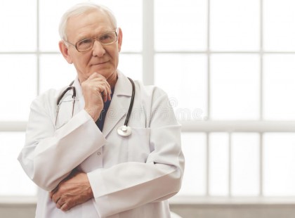 50 évet dolgoztam - dolgozok orvosként az egészségügyben . Most kitálalok!