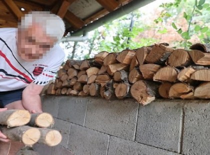 Egy nyugdíjas üzent: Nem kell használni a luxus gázt, hasítsák a fát, és azzal fűtsenek, ne panaszkodjanak!