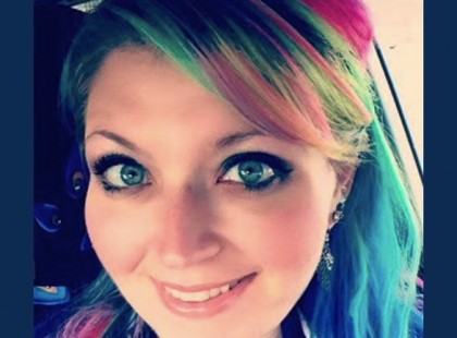 Ápolónőként dolgozom, színes hajjal, tetoválással. Ma a boltban, egy nyugdíjas Nő rám nézett, és EZT találta mondani..