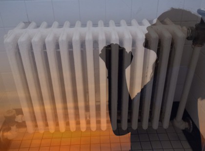 Hittel és erkölccsel fűthetnek az iskolák idén télen ,ha minden kötél szakad és nincs elég fa, ott elégetik a könyveket!