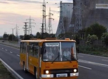 Ma történt.. buszsofőr vagyok, és hajnalban megláttam egy gumicsizmás munkaruhás roma férfit sétálni a főút mellett..