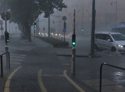 Apokalipszis: pokoli széllel és jégesővel közelít a vihar Budapesthez!Jégesővel és 100 km/h sebeséggel érkezik a vihar – írja az Országos Meteorológiai Szolgálat.