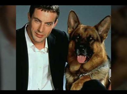 Gedeon Burkhard játszotta egykor Rex felügyelő sármos gazdáját. Ma már nem ismernénk rá, 50 éves korára teljesen megváltozott: