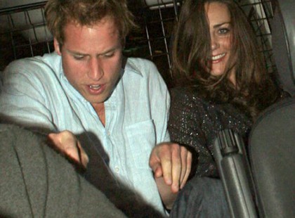 Ilyet még nem láttál! Felkerült a netre: ilyen vadul bulizott Katalin hercegné és Vilmos herceg