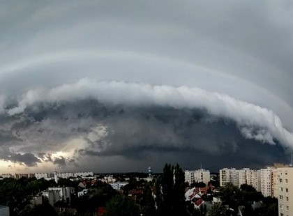 Küszöbön a gigavihar:RIASZTÁS! Durva SZÉLLEL ÉS JÉGGEL KÖZELEG a vihar!! ÓRÁRÓL ÓRÁRA MUTATJUK HOL CSAP LE A VIHAR 18, 19, 20,21,22,23 - ÓRAKOR >>>