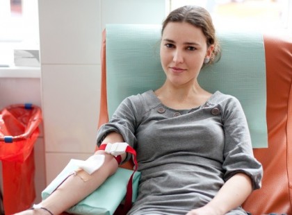 ROHANT SEGÍTENI—NAGYON MEGKESERÜLTE!!! A három gyermekes magyar anyukát felhívta a vérellátó, hogy sürgős véradásra van szükség! A férjével együtt rohantak segíteni!! De nagyon megbánták...!!!