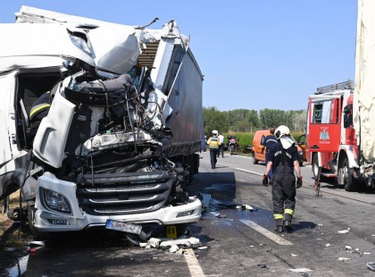 2 PERCE ÉRKEZETT: Súlyos baleset ! Közel 10 km-es a torlódás, forgalmat megállították, nincs átjutás.A helyszínelés jelenleg is tart, a torlódás közel 10 kilométeres.