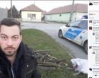 Büszkén mutatja a rendőr, hogy elkapott 2 fa tolvajt, kb 10 kiló fával.. Büszke lehetsz magadra!