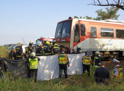 Darabokra tépte szét a vonat a szüleinket, így zokogtak a hozzátartozók