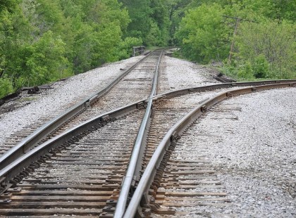 Csúfolták és megverték a 11 éves Hannát, aki a vonat elé ugrott.. A tanárok magasról tettek a dologra, pedig tudtak róla!
