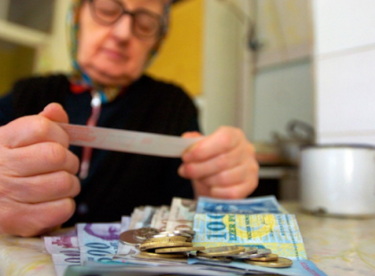 Idén rengeteg pénzt fognak a nyugdíjasok kapni, itt a pontos menetrend, hogy mikor mennyit kaphatnak