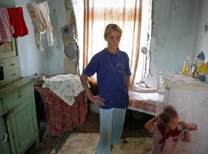 Minimálbérből élünk férjemmel, havi 22 ezer a villany, és 21 a gáz..18 ezer forintunk marad az egész hónapra kajára kettőnknek.