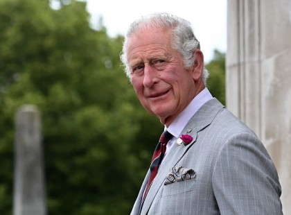 Őrületes elvárásai vannak Károly királynak, még a cipőfűzőjét is ki kell vasalni, de van ennél durvább is: