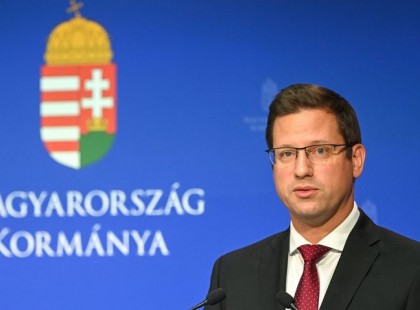 Gulyásék eltörölték az őszi szünetet..a téli pedig majd 3 hetes lesz. Hogy oldják meg a dolgozó szülők, ahol nincs nagymama....? Ön egyetért ezzel?