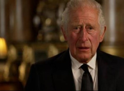 Kiállt a nép elé III. Károly, ezekre a szavakra senki nem számított