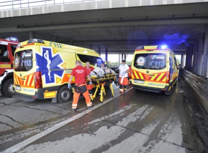 1PERCE ÉRKEZETT: baleset ! Rohantak a mentők: Közel 6 km-es a torlódás, SÁVZÁRÁS! A helyszínelés jelenleg is tart, a torlódás közel 6 kilométeres.