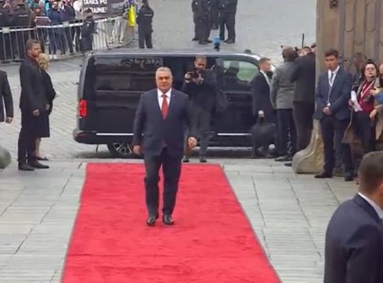 Megtaláltuk Orbán kifütyülésének eredeti felvételét!A szégyen útja!!