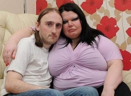 Futkos a hátunkon a hideg! Naponta hazugságvizsgálóval vallatja férjét Margit, a magyar házisárkány. EZEKKEL a különböző módszerekkel tartja terrorban: A második képen amit tesz vele arra NINCSENEK szavak..! Figyeljék az okát! EZÉRT csinálja: